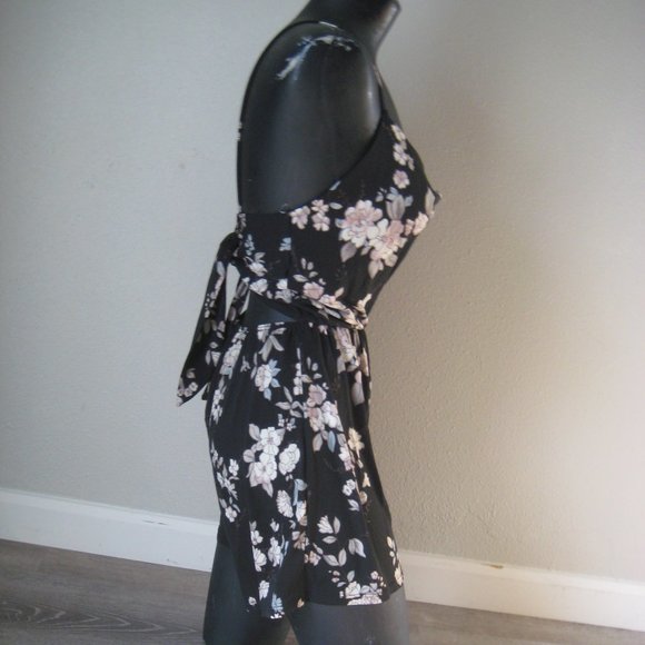 Azkara Black Floral Romper Size M NWT - Picture 3 of 10